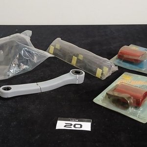 Repuestos y Accesorios para Bicicleta: 2 Luces Traseras y Biela Izquierda - imagen 1