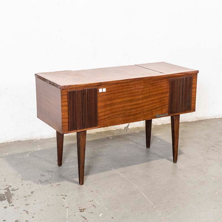 Lote siguiente: Mueble de madera combinado con pie Columbia y estilo americano