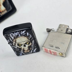 Encendedor Metálico con Diseño de Calavera - imagen 3