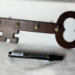 Porta Llaves de Madera con Forma de Llave Antigua - imagen 2