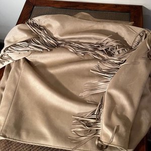Chaqueta Beige con Flecos Rita Ora Talle L - imagen 5