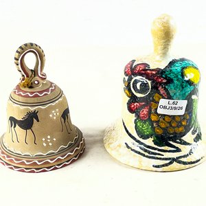 Lote anterior: Dos Campanillas de Cerámica Decoradas: Estilo Animal y Floral