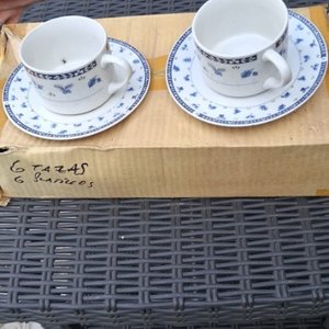 Lote siguiente: Juego de Tazas con Platillos y Pocillos de Postre Cuadrados