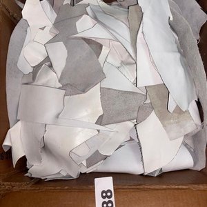 Lote de Retazos de Cuero en Varios Tonos para Artesanos - imagen 5