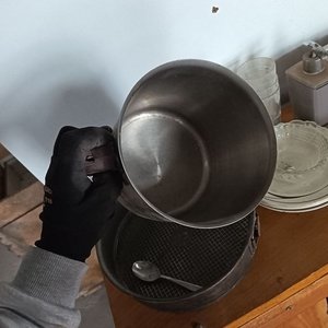 Lote de Vajilla y Utensilios de Cocina: Tortera, Sopera, Fuentes y Vasos - imagen 9