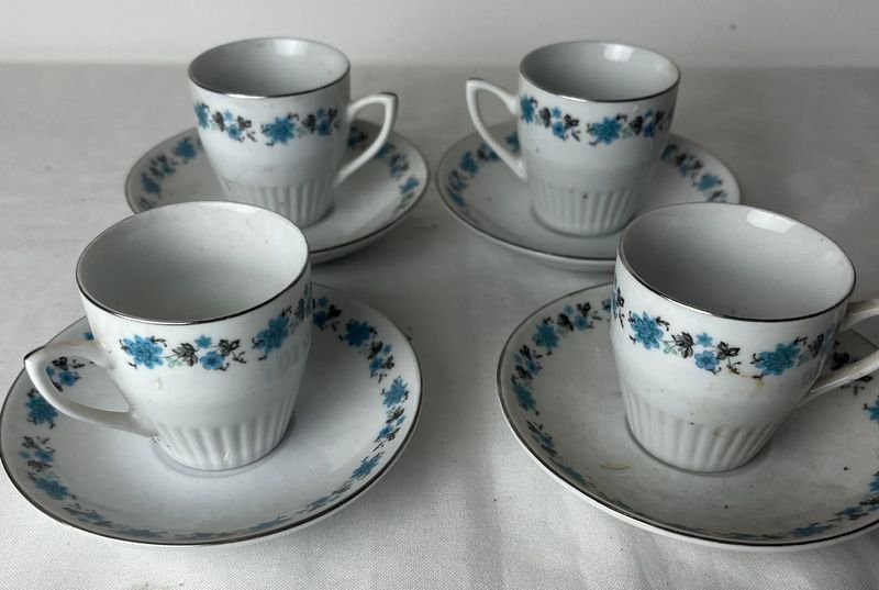Tazas de porcelana con diseños florales azules - imagen 8