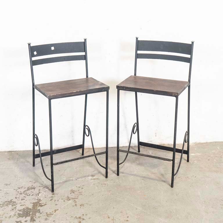 Lote anterior: Sillas altas rústicas de madera y metal