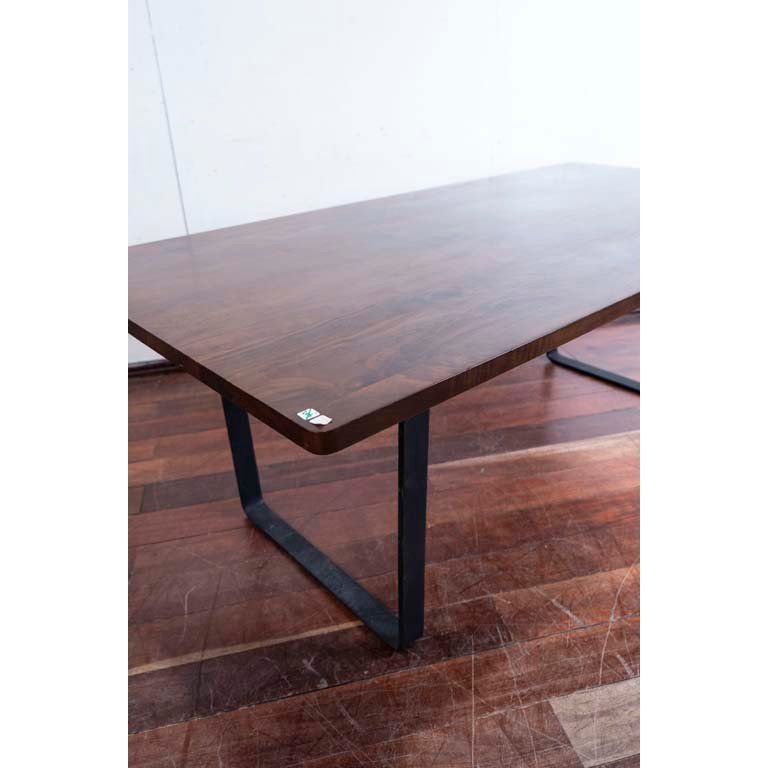 Mesa de comedor contemporánea en madera con patas de hierro - imagen 2