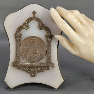 Dos Retablos Religiosos de Sobremesa en Metal y Mármol - imagen 7
