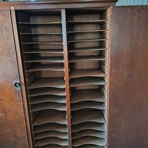 Fichero de Cedro con 4 Puertas y Múltiples Estantes - imagen 5