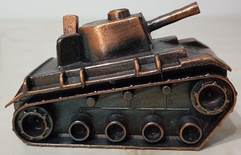 Encendedor de metal cobreado con forma de Tanque de Guerra - imagen 2