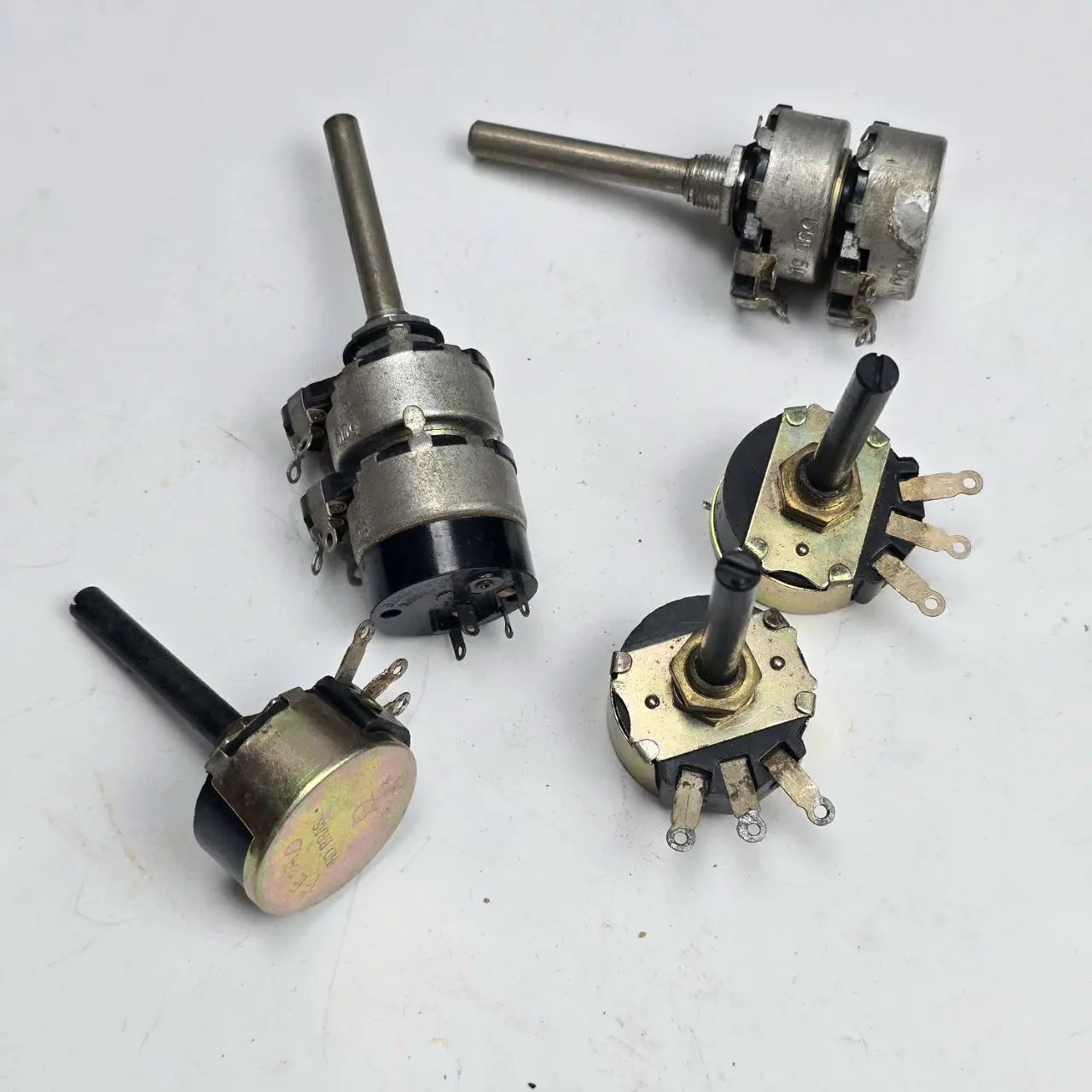 Item lote-21-reostatos-varios - Image 0