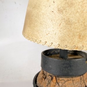 Lámpara de Mesa Rústica de Hierro y Madera de Carreta - imagen 4
