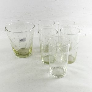 Lote siguiente: Seis piezas hialinas tallado estrellas, hilera y vasos altos