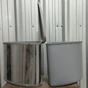 Papelera o Tacho de Basura para Colgar con Tapa - Acero Inoxidable y Plástico - imagen 2