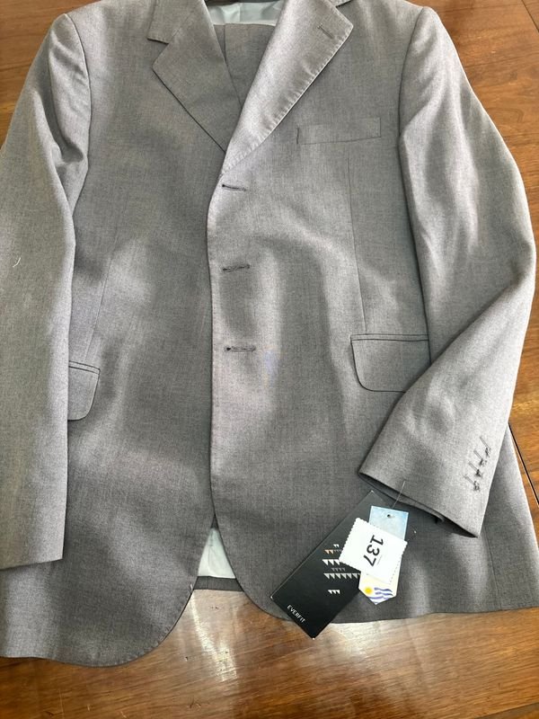 Traje Gris Nuevo Talle 54 Hecho en Uruguay
