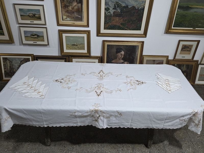 Mantel bordado con 12 servilletas de alta calidad - imagen 2