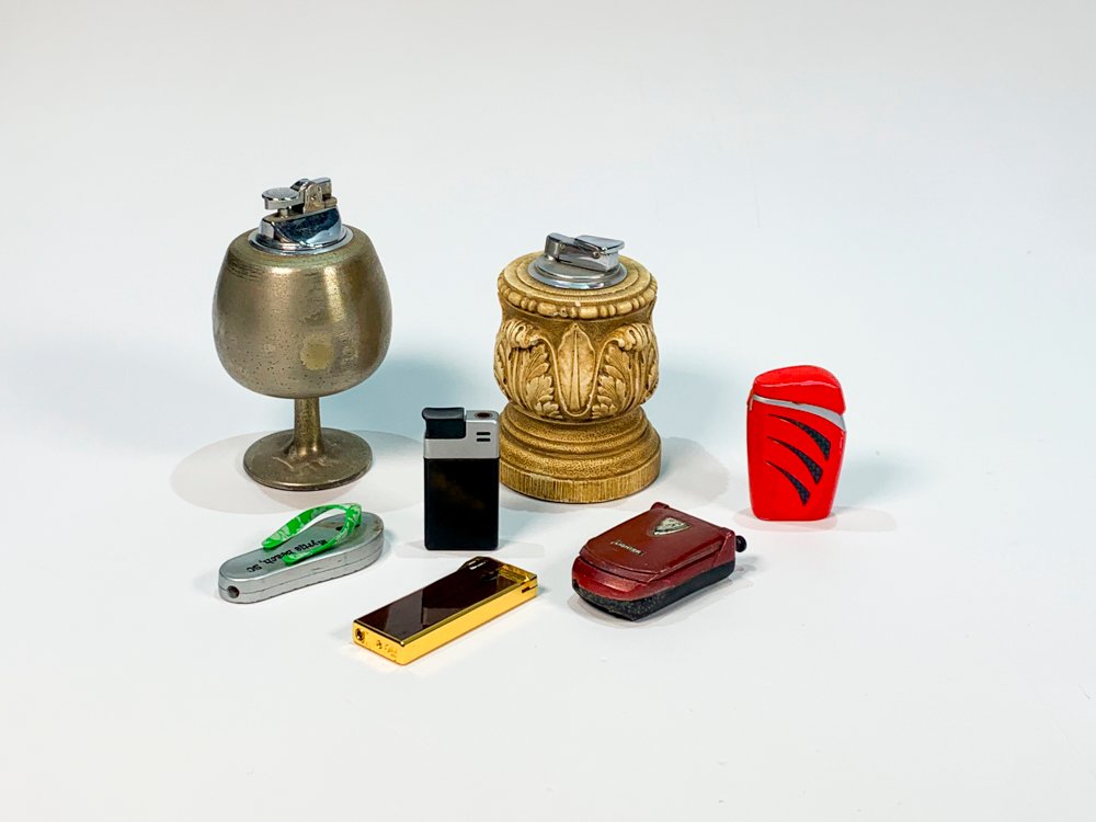Lote de 7 Encendedores Vintage: Zapatilla, Teléfono, Copón y Columna