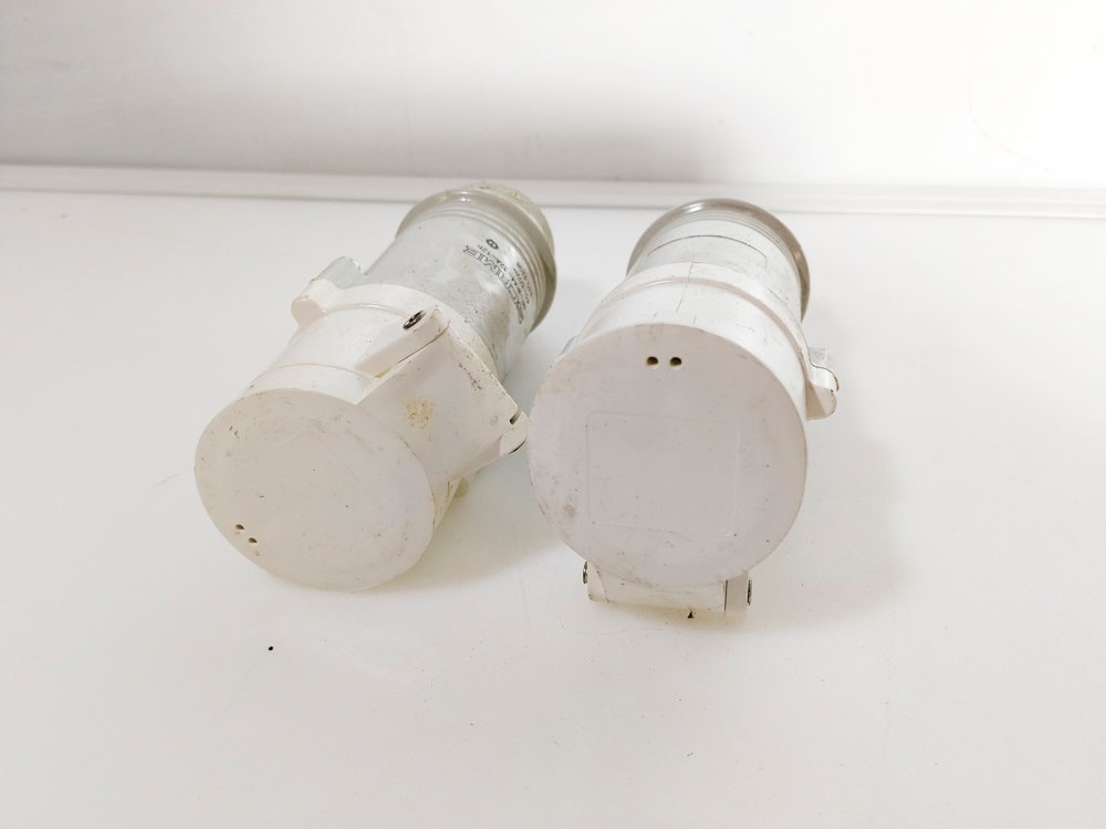 30 Fichas eléctricas industriales