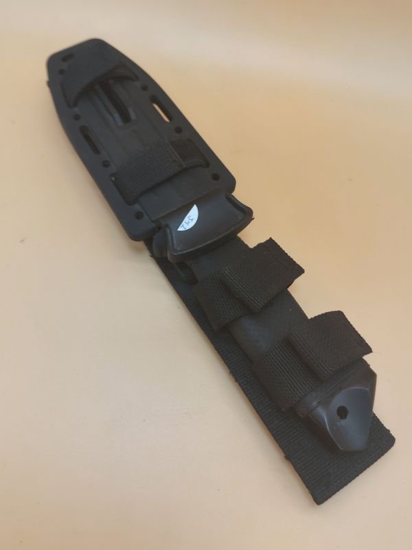 Cuchillo táctico Gerber con funda rígida y sistema de fijación - imagen 14
