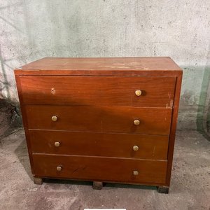 Lote anterior: Cómoda de madera con 4 cajones