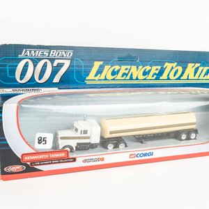 Camión cisterna Kenworth Tanker de la película de James Bond Con licencia para matar colección Corgi  - imagen 2