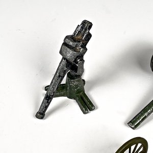 Lote de 4 Juguetes de Guerra: Tanque Incompleto y Cañones - imagen 2