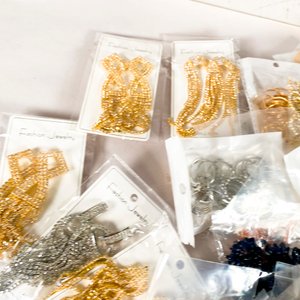 Lote Variado de Bijouterie: Collares, Anillos, Caravanas y Relojes - imagen 4