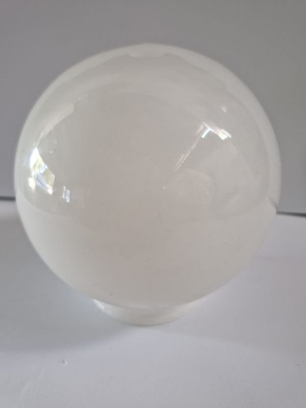 Lote siguiente: Esfera de vidrio transparente