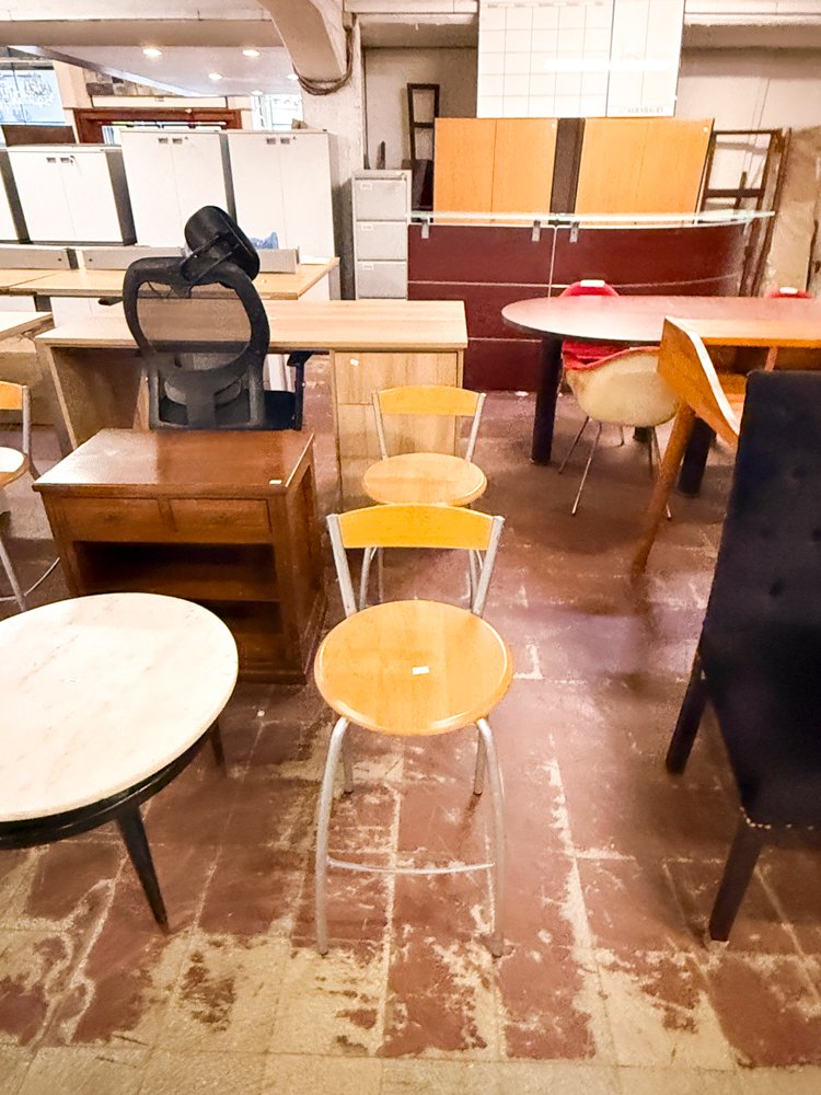 Lote de Muebles de Oficina y Hogar