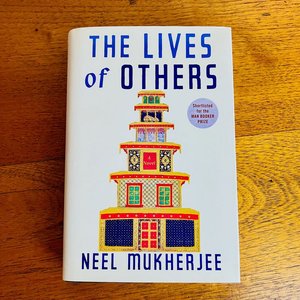 Novela "The Lives of Others" de Neel Mukherjee, Edición Tapa Dura - imagen 2