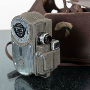 Filmadora Cinemaster II Americana Antigua con Estuche de Cuero - imagen 2