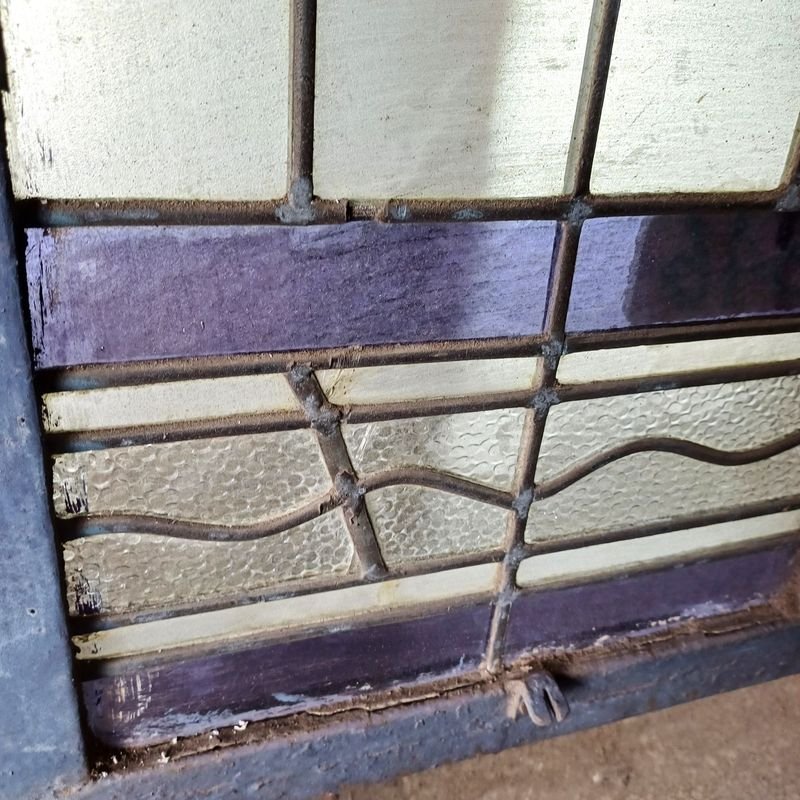 Ventana de hierro con vitrales y marco arqueado - imagen 4