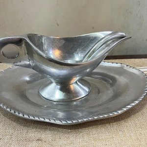 Salsera de Metal Plateado con Fuente y Cuchara - imagen 2