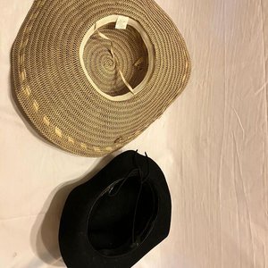 Lote de 2 Sombreros: Capelina de Paja y Negro de Fieltro - imagen 2