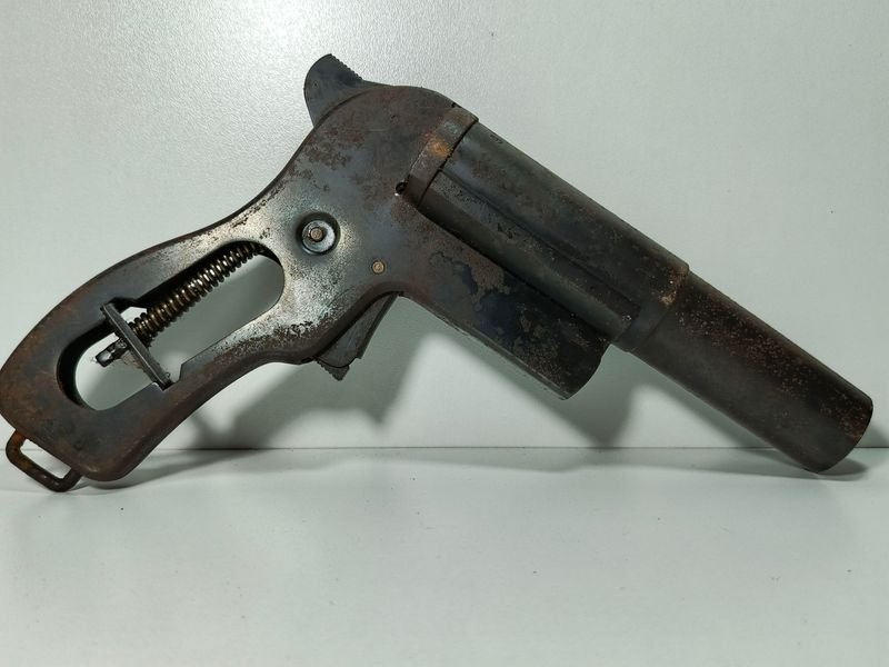 Lote siguiente: Pistola monotiro para lanzar bengalas sellada