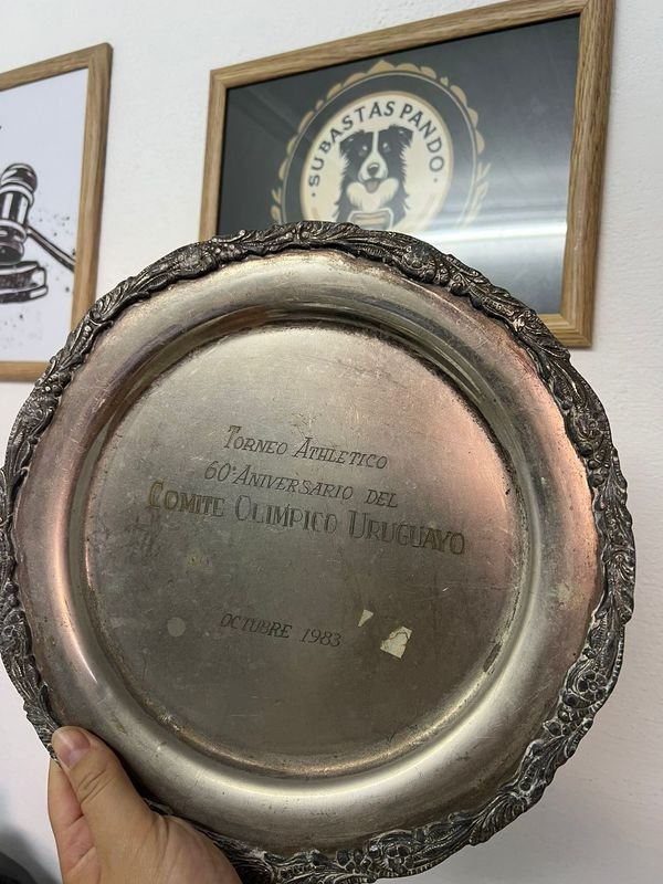 Platillo conmemorativo del Comité Olímpico Uruguayo de 1983 - imagen 2