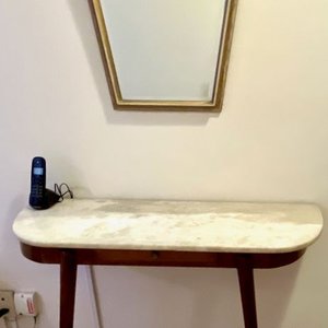Consola Antigua Estilo Americano con Tapa de Mármol y Espejo Biselado - imagen 1