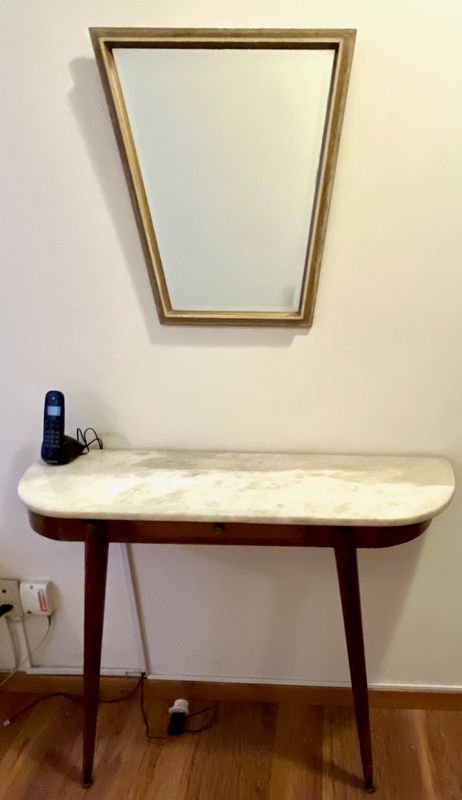 Consola Antigua Estilo Americano con Tapa de Mármol y Espejo Biselado