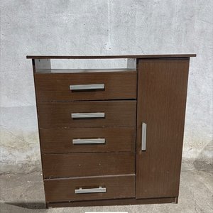 Lote siguiente: Cómoda Cajonera Marrón con Puerta