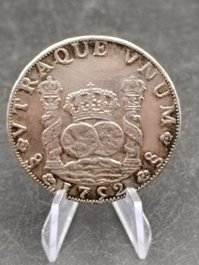 Réplica Moneda Plata 8 Reales Chile 1752 Columnaria Santiago