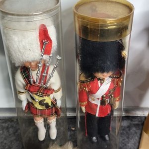 Lote de 5 Muñecos Importados: Escocés, Guardia Real, Torero y Dos Más - imagen 4