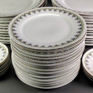 Conjunto de 42 piezas de porcelana Limoges: platos hondos, llanos, medianos y chicos - imagen 5