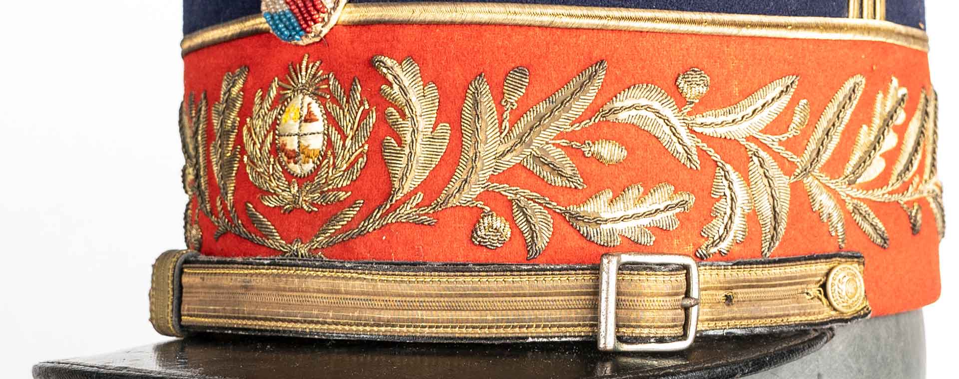 ¡Militaria de colección! Gorras, cascos y armas de la historia en subasta