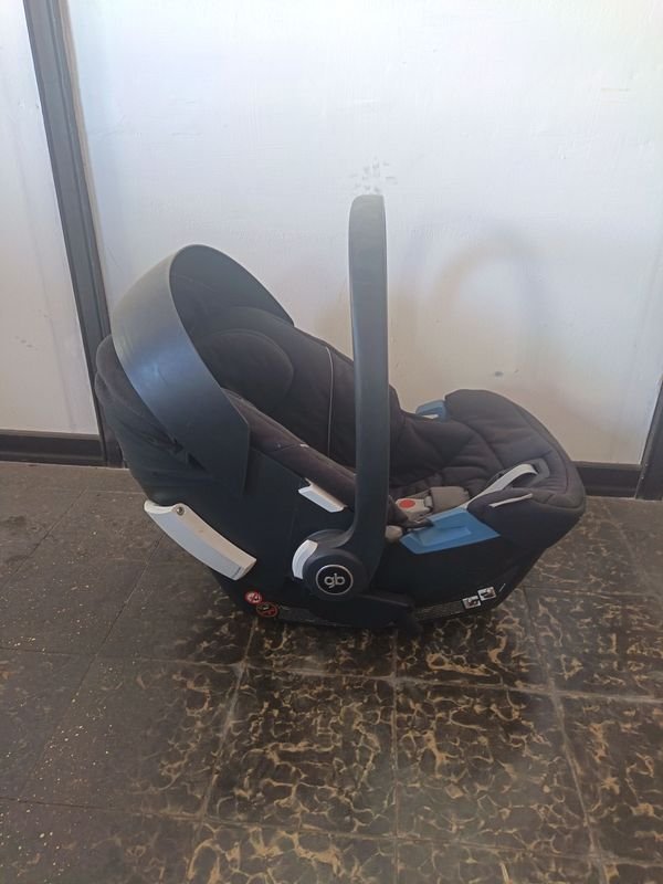 Silla de auto para bebé GB, portabebé con base