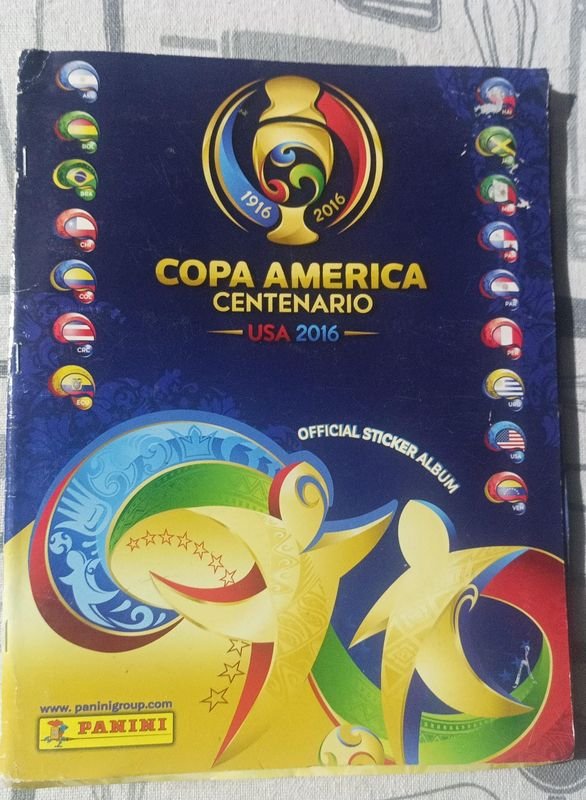 Lote siguiente: Álbum de figuritas de fútbol completo Copa América Centenario USA 2016