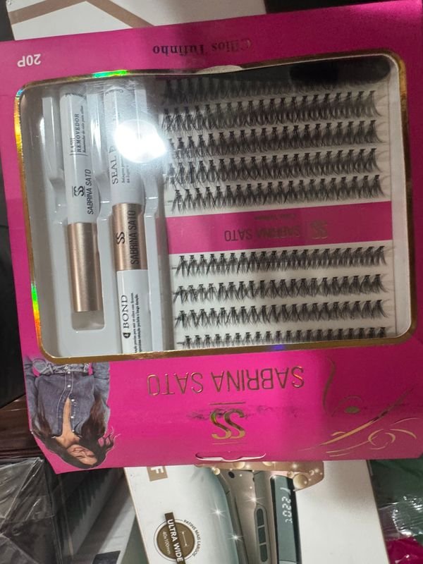 Kit de Pestañas Postizas y Cosméticos Sabrina Sato