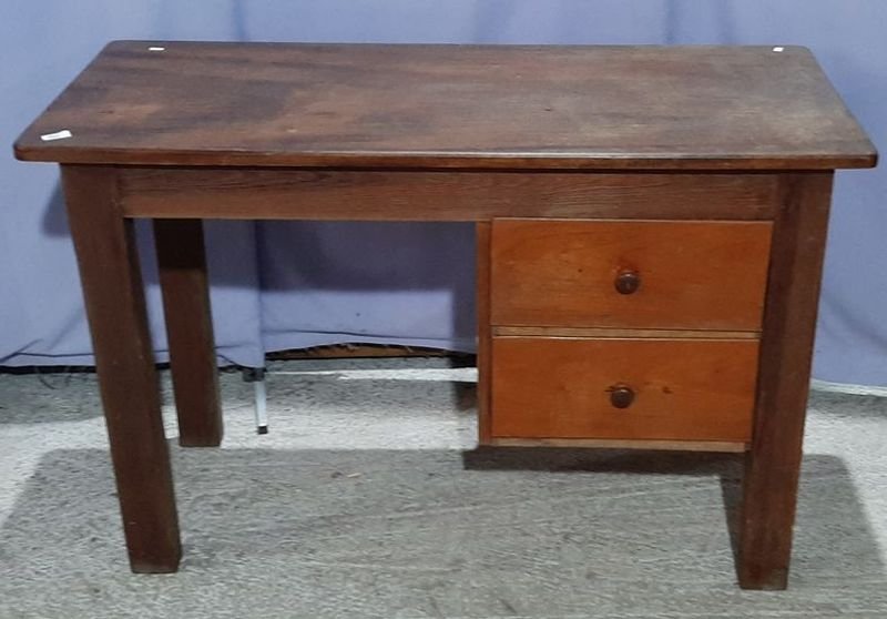 Escritorio de Madera con Tapa de Cedro y Dos Cajones