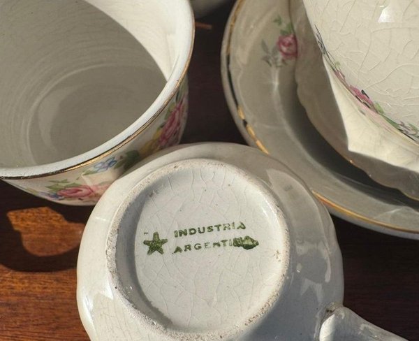 1 juego de te y cafe en loza argentina floreado de 57 piezas (tetera, azucarera, lechera, 27 tasas y 27 platillos) - imagen 1