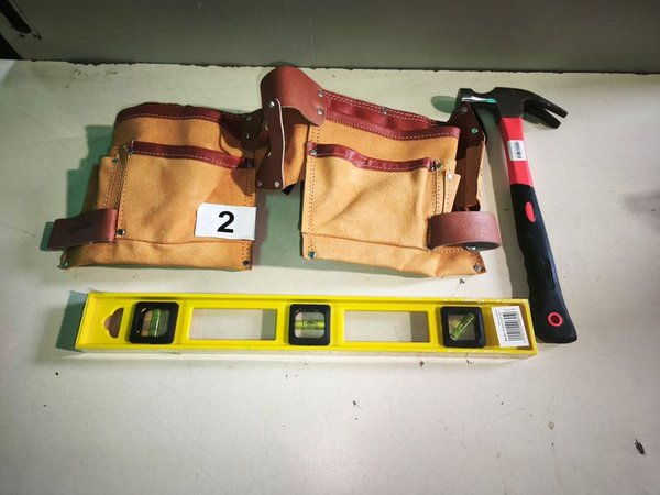 Set de Portaherramientas "Ferrawi", Martillo de Uña y Nivel de Fibra - imagen 1